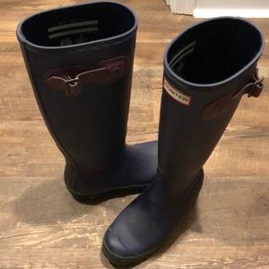 Hunters Women’s navy (& green) Size: 6 Rain Boots